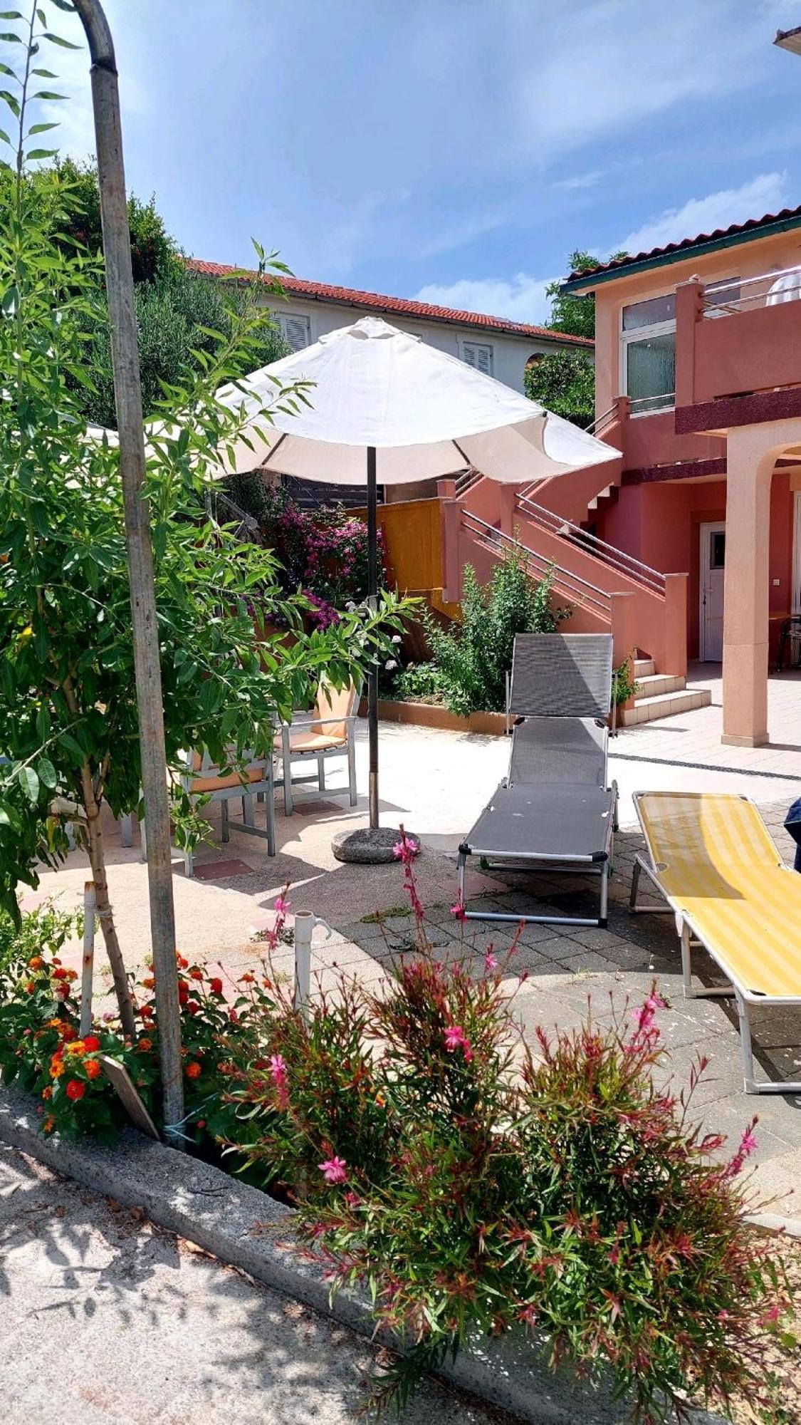 Olive House Rab Apartament *